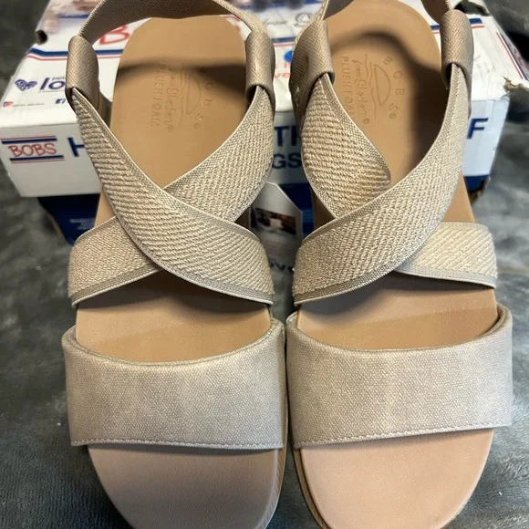NIB Bob’s Vegan Tan Desert Kiss Sandals W/Straps From Skechers, Size 6.5. - Picture 3 of 9